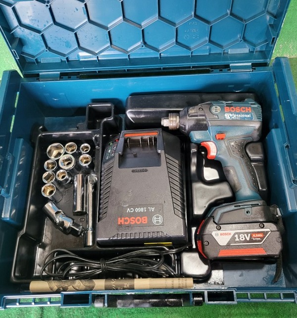 中古　BOSCH(ボッシュ)　充電式インパクトドライバ・レンチ兼用　GDX18V-EC