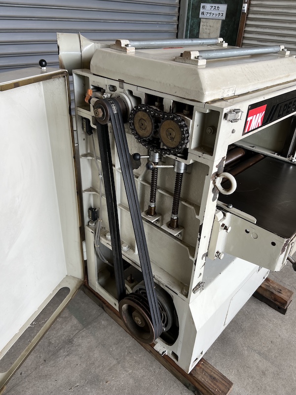 中古TMK 削り幅500mm 自動一面カンナ盤　LPE500D 加工厚320mm デジタル表示付き