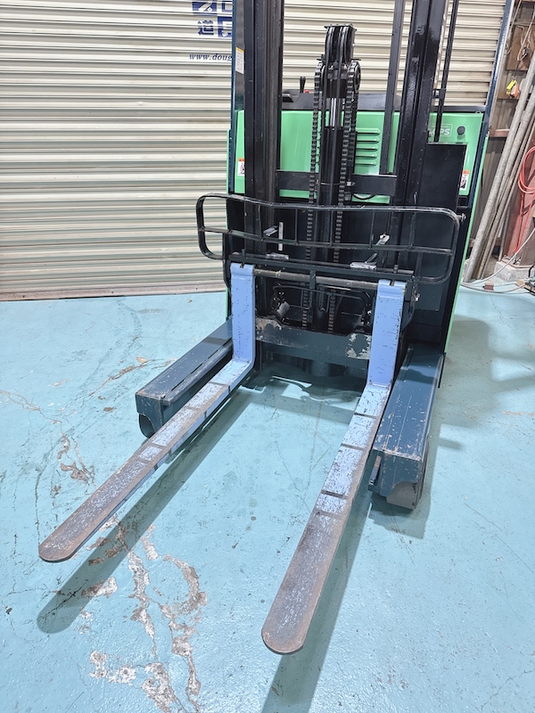  トヨタ　バッテリーフォークリフト　　GENEO-R　実働2227時間程　1500kg 7FBR15