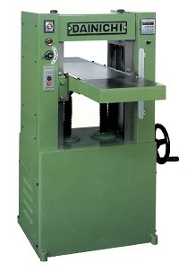 大日精工 合成樹脂専用自動一面鉋盤 GP-250-300Hの通販｜プロの道具館