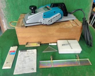 中古　マキタ　170㎜電気カンナ　1806B