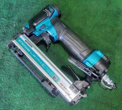 中古 マキタ 4㎜高圧エアタッカ(青) AT425HBM