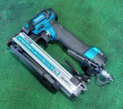 中古 マキタ 10㎜高圧エアタッカ(青) AT1025HBM