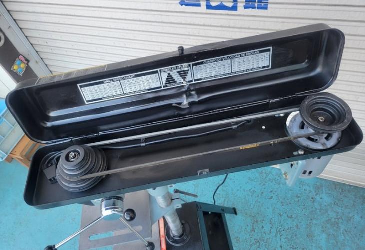 中古　DELTA　架台付ボール盤　11-090　※一部へこみ有(カバー)